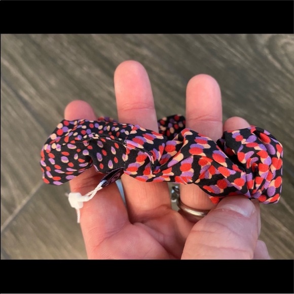 Lululemon Uplifting Scrunchie *Seawheeze 2020 in Race Pace Flare Multi - Picture 3 of 6